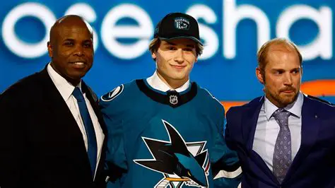 Macklin Celebrini: El Prospecte d'Hoc per Definir el Futur de la NHL