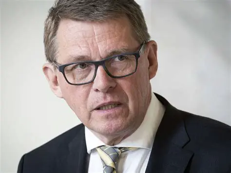 Matti Vanhanen: Karriär, Politik och Inflytande i Finland