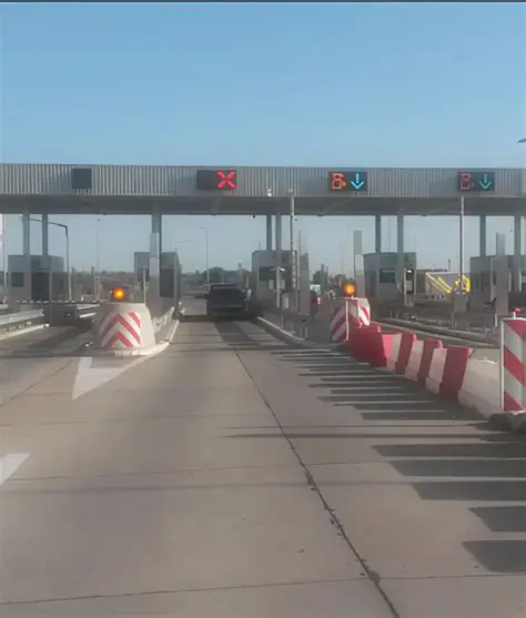 Pay attention to lane control signals