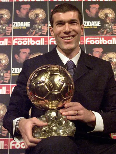 Zinédine Zidane: L'Étoile du Football Français qui a Conquis le Monde